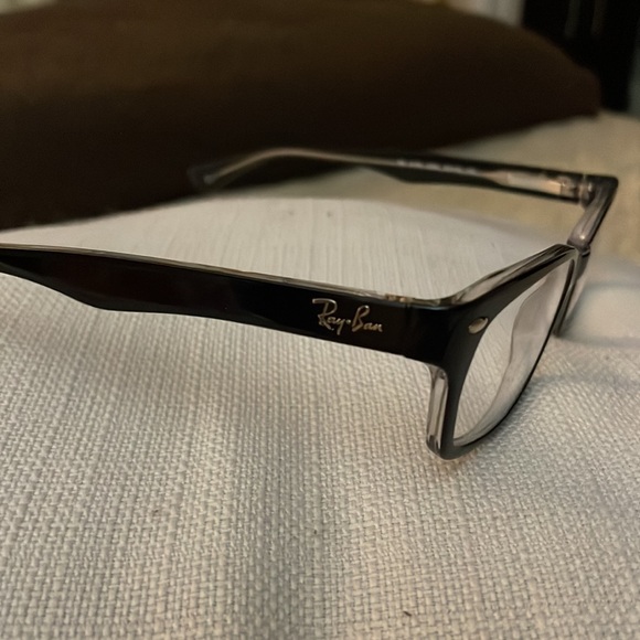 Ray-Ban Sunglasses 🕶 - Picture 2 of 8